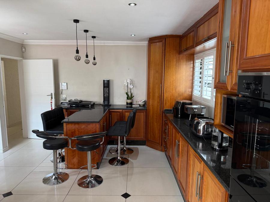 Kitchen bar